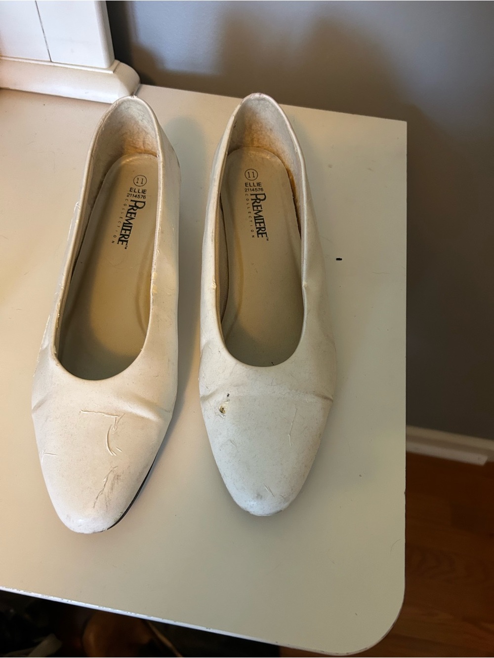 Premier Women's White Rounded Toe Ballet Flats